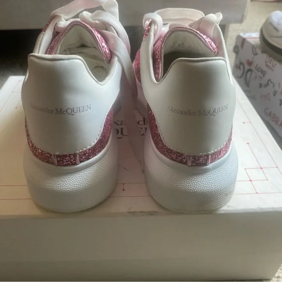 Alexander McQueen Oversized Sneaker in Glitter Pink - Picture 4 of 10